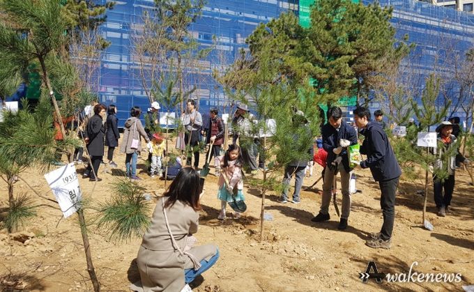 용인특례시가 기념식수를 심을 가족 52팀을 모집한다)