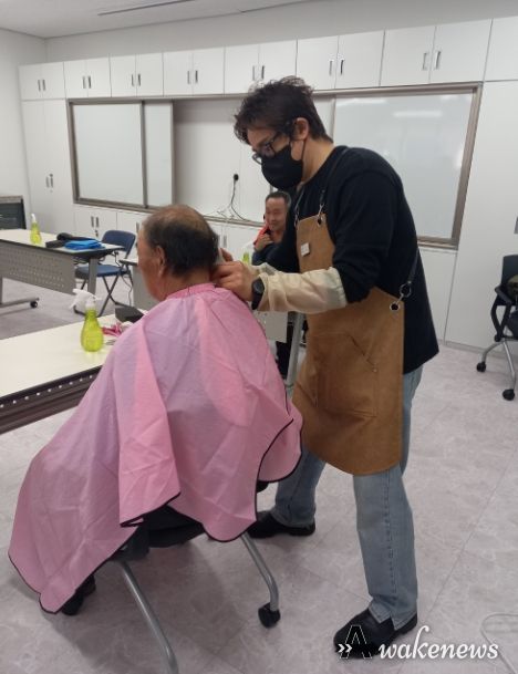 중앙동 주민자치위원회가 진행한 봉사활동 모습