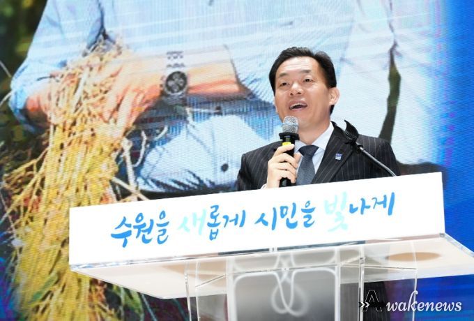 이재준 수원특례시장이 16일 교육에 앞서 인사말을 하고 있다.