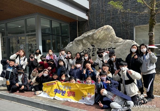 ‘하이힐링원 숲으로 캠프’ 참가 청소년 단체사진