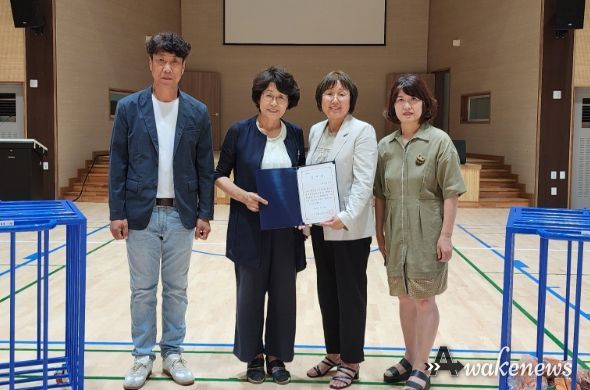 중리동 체육회, 이천단월초등학교에 100만원 상당 체육물품 기탁