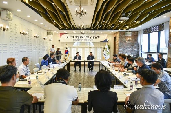 김포시와 김포시체육회는 지난 17일 종목별 가맹경기단체장들과의 정담회를 개최하고 지역 체육 활성화에 관해 논의했다.