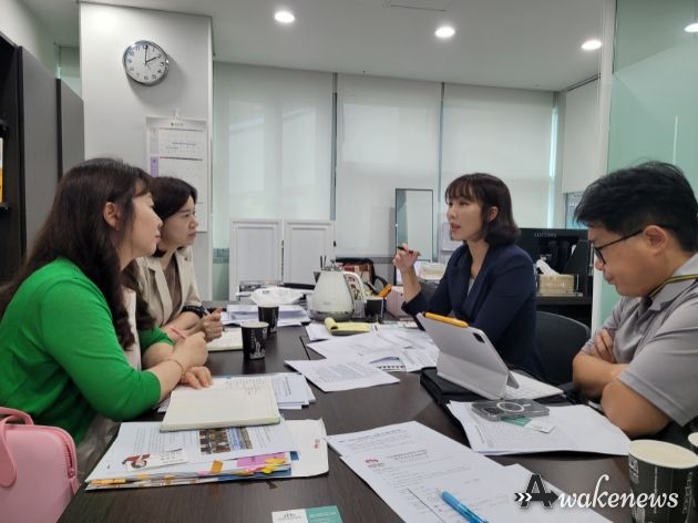 이인애 의원, 부적절 논란, 성교육 도서 대책 마련해야