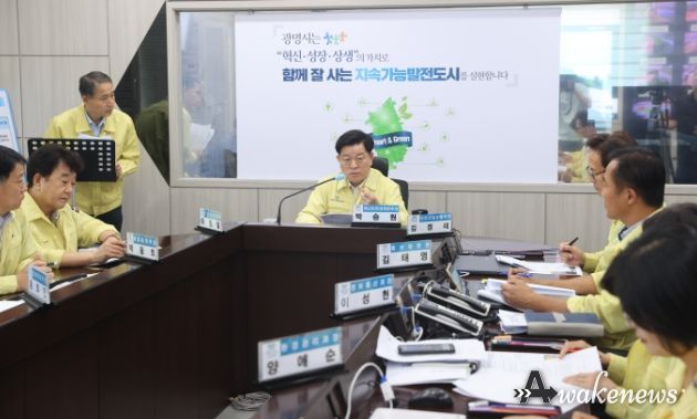 박승원 광명시장은 6일 시청 재난상황실에서 ‘2023 재난대응 안전한국훈련’ 재난안전대책본부회의를 주재하며 재난 피해 최소화를 위한 대응체계를 점검했다.
