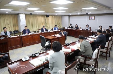 수원특례시의회 도시환경위원회, 조례안 등 안건심사
