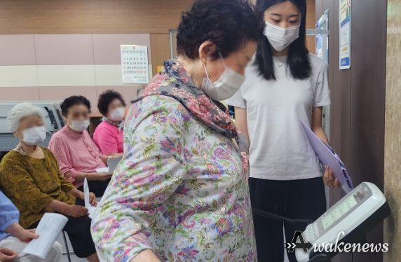 부천시소사노인복지관은 지난 8일, ‘부천체력인증센터’와 연계하여 어르신들의 심폐지구력 및 체력측정 등을 진행했다.