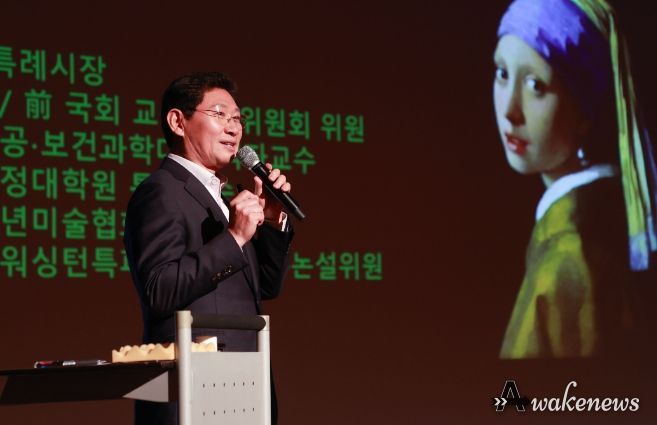이상일 용인특례시장이 18일 한국카네기CEO클럽 용인총동문회 회원들을 대상으로 인문학 특강을 열었다.