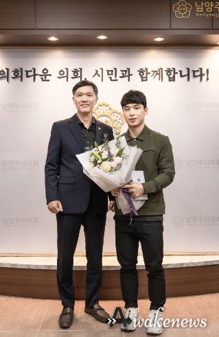 김현택 의장(좌), 안바울 선수(우)