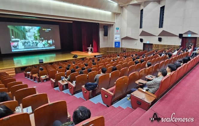 지난 8일 부천시청 어울마당에서 ‘기능연속성계획’ 직무교육을 진행하는 모습