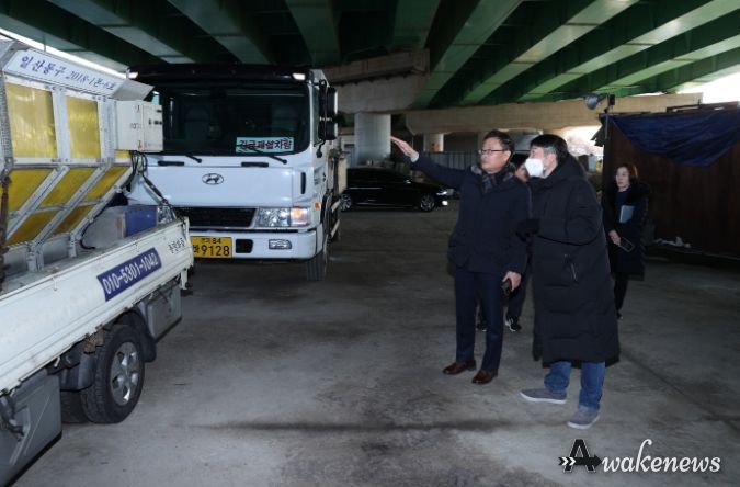 제설대책 추진상황 현장점검하는 서광진 일산동구청장