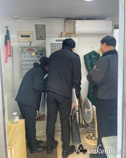 김포시는 지난 8일부터 15일까지 유관기관과 합동으로 노후아파트 및 스프링클러 미설치 아파트 17개소의 점검을 완료했다.