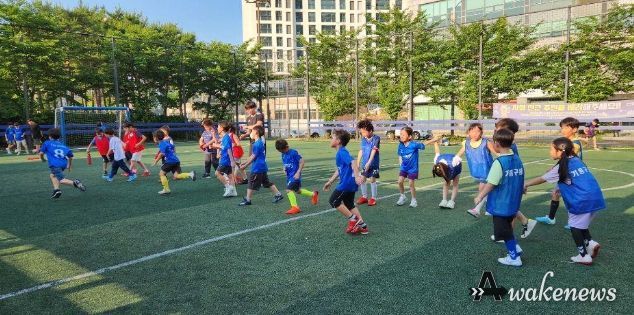 기흥구가 생활체육 프로그램을 운영한다. 유소년 풋살 프로그램 운영 모습