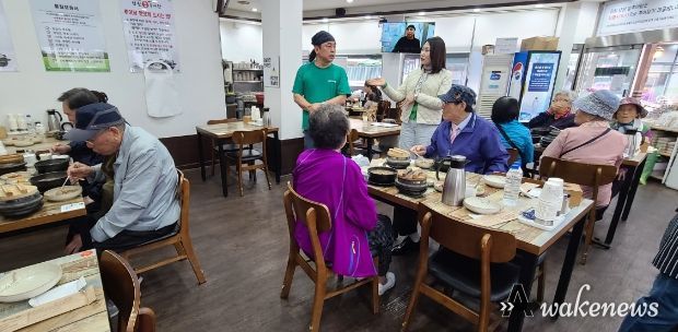 시흥시 신천동 남원참추어탕, 홀몸 어르신에 따뜻한 식사 대접