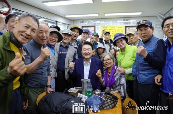 5월 10일 윤석열 대통령은 서울 서대문구의 대표적 전통시장인 독립문 영천시장을 찾아 정육점, 생선, 채소, 과일 점포 등을 방문해 직접 가격을 묻고 장을 보며 장바구니 물가를 점검했다.