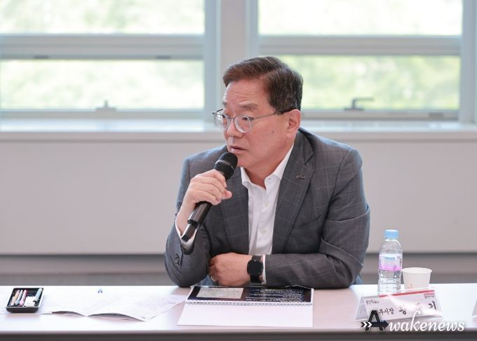 황준기 제2부시장이 21일 광주시청에서 열린 경강선 연장사업 사전타당성 조사 용역 최종보고회에서 인사말을 하고 있다