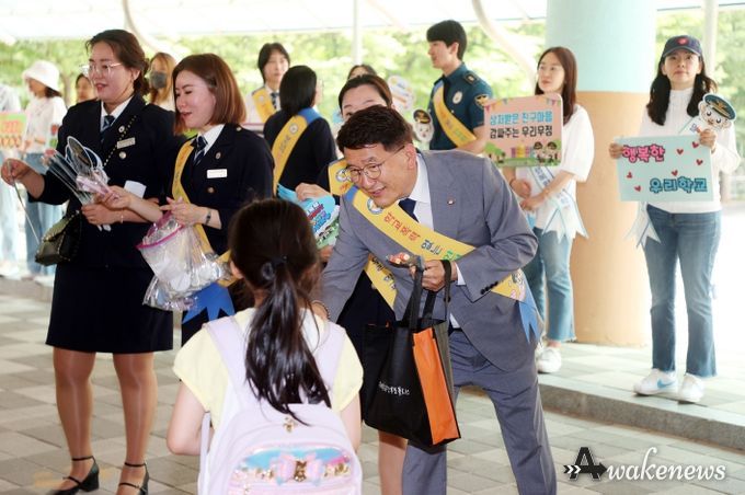수원특례시의회 김기정 의장, 학교폭력 예방 캠페인 펼쳐