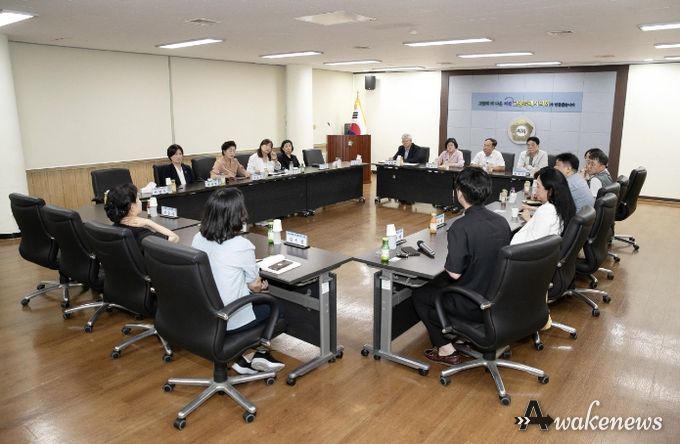 고양특례시의회 문화복지위원회(위원장 김미수)가 지난 1일 고양시사회복지관협회와 간담회를 개최했다.