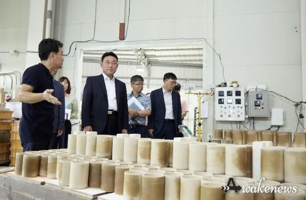 이충우 여주시장, 도자기 전문 제조기업 ‘엘케이메이드’ 현장 방문