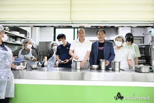 동두천시 생연1동 사회단체협의회, 자장면 나눔으로 전하는 따뜻한 이웃 사랑