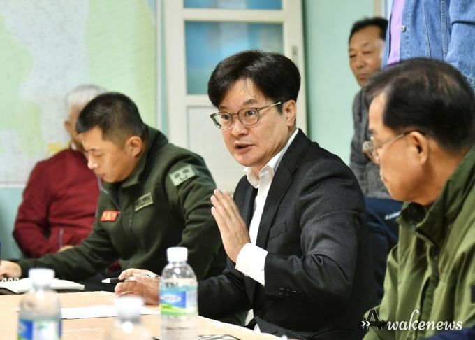 하성면 시민들의 애로사항을 청취하고 있는 김병수 시장