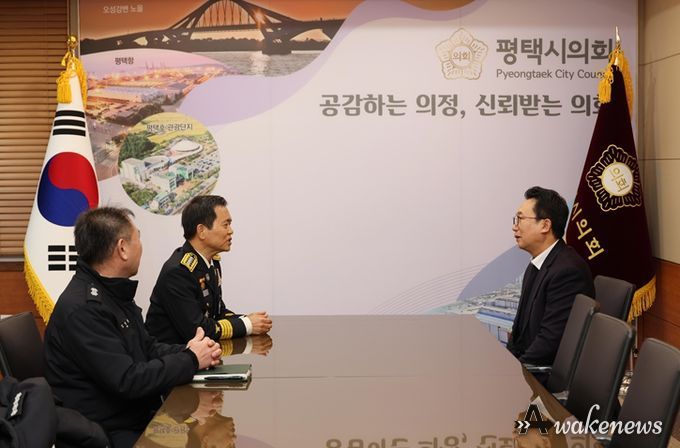 송탄서방서장 접견하는 평택시의회 강정구 의장