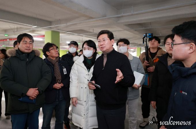 이상일 용인특례시장은 4차례 경남아너스빌디센트 건설 현장을 방문해 하자보수 상황을 살폈다.