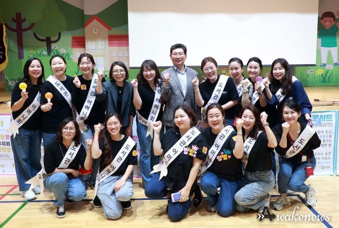 이상일 용인특례시장이 16일 용인한빛초등학교 별빛도서관 축제에 참석했다.