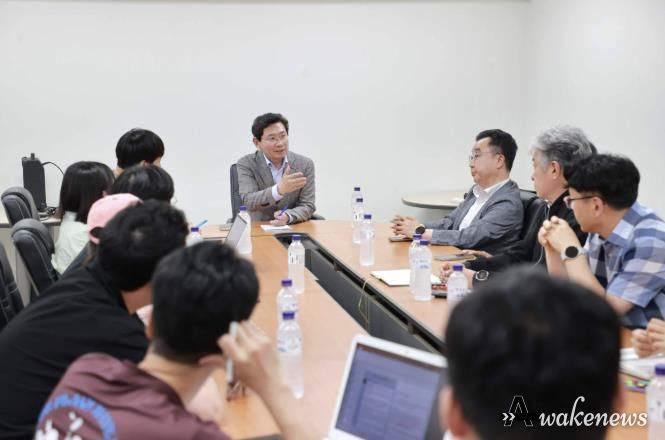 이상일 용인특례시장은 22일 서천동에서 발생한 천공기 전도사고 대책회의에 참석했