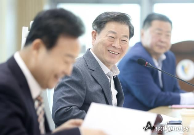 박승원 광명시장이 지난 4월 5일 오전 일직동 무역센터에서 열린 자치분권 지방정부협의회 정기총회 회의를 주재하고 있다.
