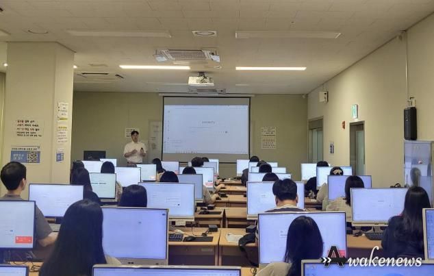 부천시는 지난 14~15일 전산 교육장에서 ‘온마음 AI복지콜’ 사용자 대상 교육을 4회에 걸쳐 진행했다.