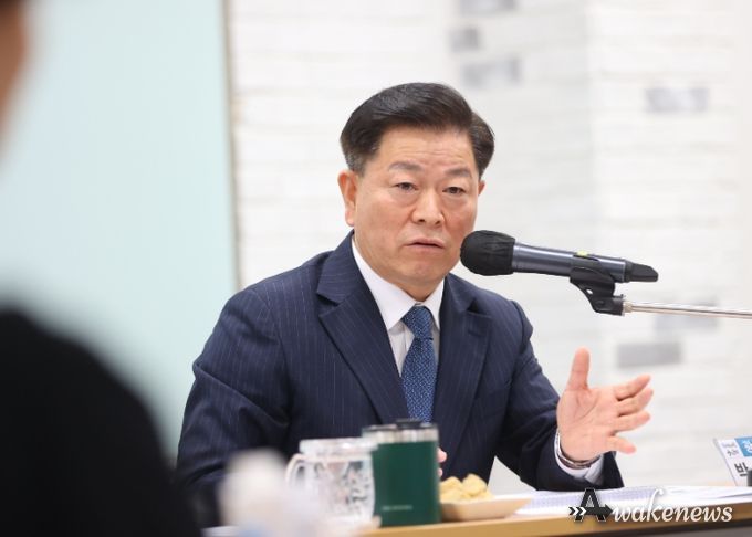 박승원 광명시장이 23일 오후 시청 중회의실에서 열린 ‘지속가능관광 활성화 용역’의 최종보고회에서 발언하고 있다.