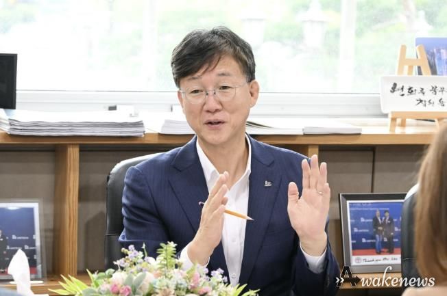 사교육 부담 완화책 '강남인강' 도입… 1만 원에 年 1,500개 강좌 수강