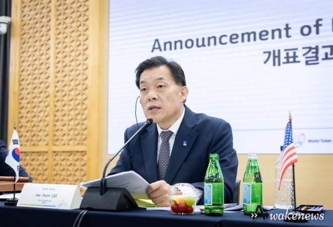 WTA 제7대 회장으로 선출된 이재준 수원시장이 총회에서 발언하고 있다.