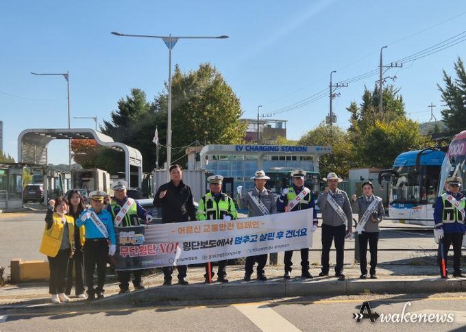재래시장 교통안전 캠페인 진행 모습