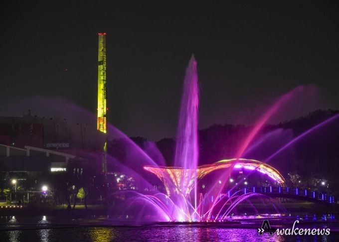 김포시가 도시재생 및 야간정책에 선도적으로 나서고 있다. 올해 6월 산업시설 넘어 공공예술작품으로 재탄생한 김포한강자원화센터굴뚝에서 개최된 야외공연 사진