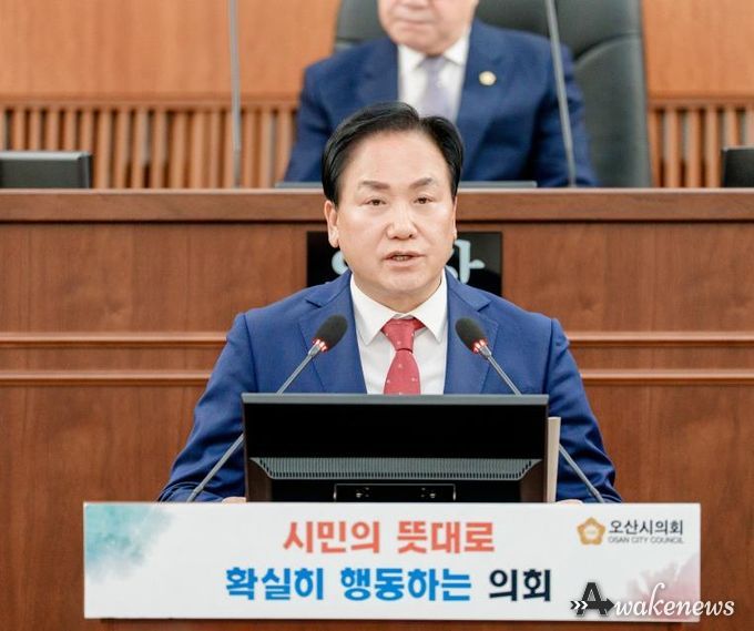 이권재 오산시장이 제298회 제2차 정례회 제1차 본회의에서 시정설명 하는 모습