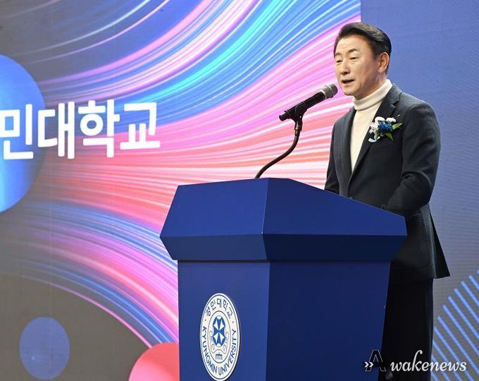 김동근 시장이 12월 9일 ‘2025 경민대학교 성과전시회’ 개회식에서 축사를 하고 있다.