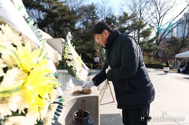 새해 맞이 현충탑 참배_안치권 부시장 분향