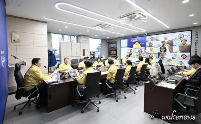 겨울철 자연재난 대응상황 점검을 위한 영상 회의를 진행하고 있다