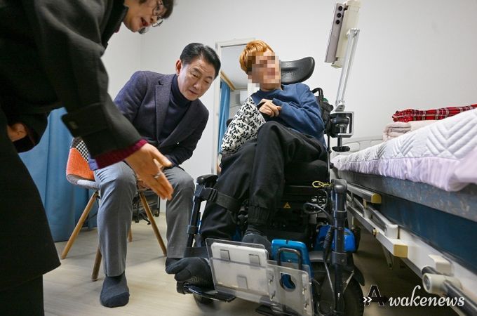 의정부시는 2월 20일 ‘중증장애인 스마트기기(AI‧IoT) 지원사업’ 설치 가정을 방문해 운영 현황을 점검하고 이용자 의견을 청취했다.