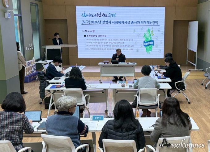 지난 24일 뉴타운골목상점상인회 대상 메뉴개발 특화 지원사업 참여 점포에서 개발한 메뉴의 완성도를 점검하는 시식회를 진행하고 있다.