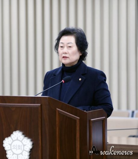 유준숙 수원특례시의회 의원이 제399회 임시회 본회의에서 발언하고 있다.