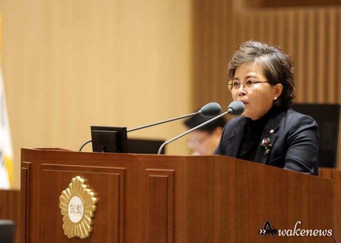 김미경 수원특례시의회 의원이 12일 제399회 임시회 2차 본회의에서 5분 자유발언을 하고 있다.