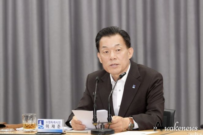 이재준 수원시장이 4월 확대간부회의에서 발언하고 있다.