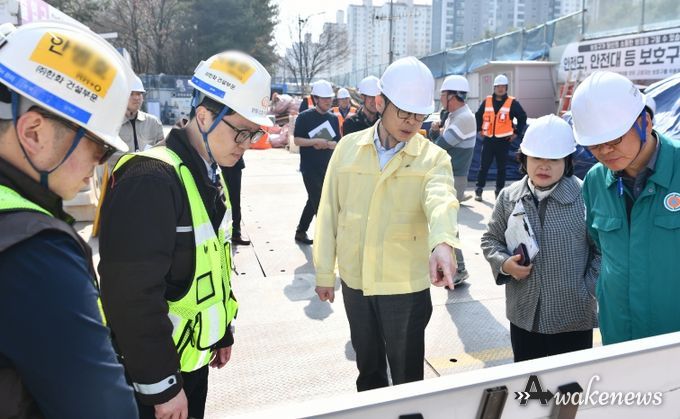 수원시 영통구, 동탄인덕원선 영통역(112정거장) 공사현장 보행환경 현장 행정