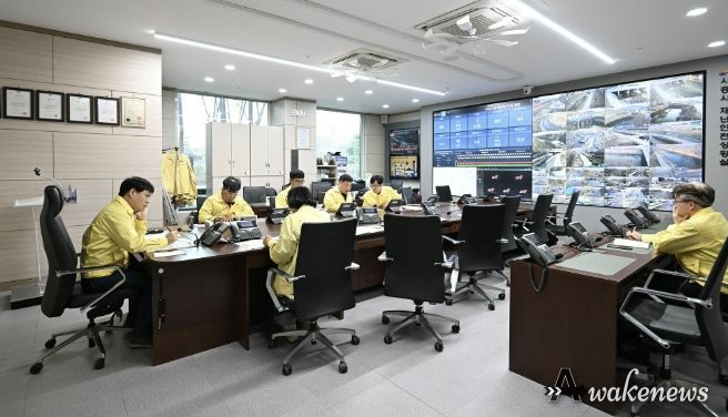 3월 26일 시흥시청 재난상황실에서 산불관련 상황판단회의가 열리고 있다