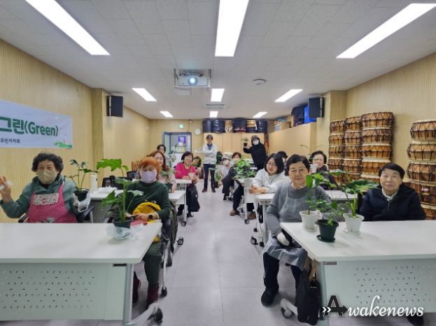 하안2동 주민자치회, ‘실내 식물 관리 교실’마무리