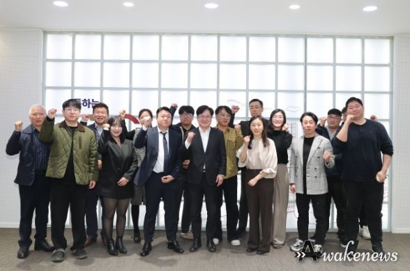 김포시(시장 김병수)가 25일 김포시청 중회의실에서 풍무역세권 등 관내 공동주택 입주예정자협의회와 간담회를 개최했다.