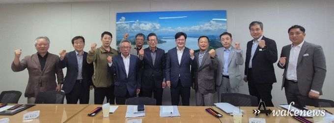 김병수 시장이 김포한강2콤팩트시티 내 대책위와 간담회를 갖고 있다.(2025.10.)