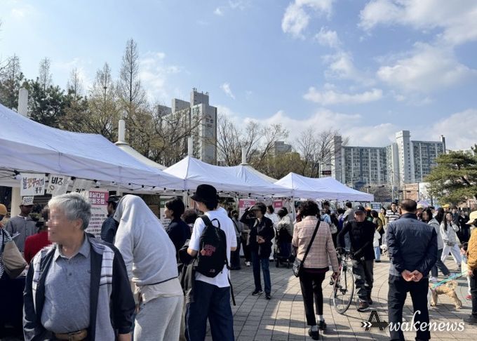 장자호수공원 사회적경제 반짝가게를 찾은 시민